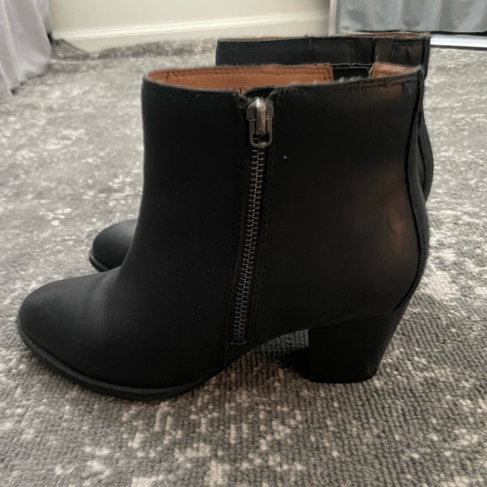 Vionic black zip ankle boots